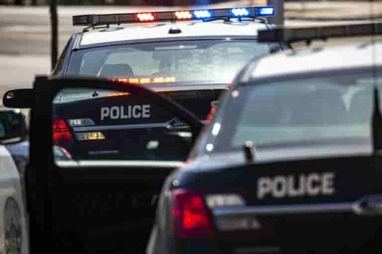 houston officer shot for parking