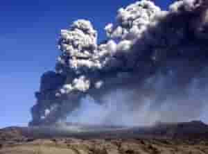 volcano eruption smoke
