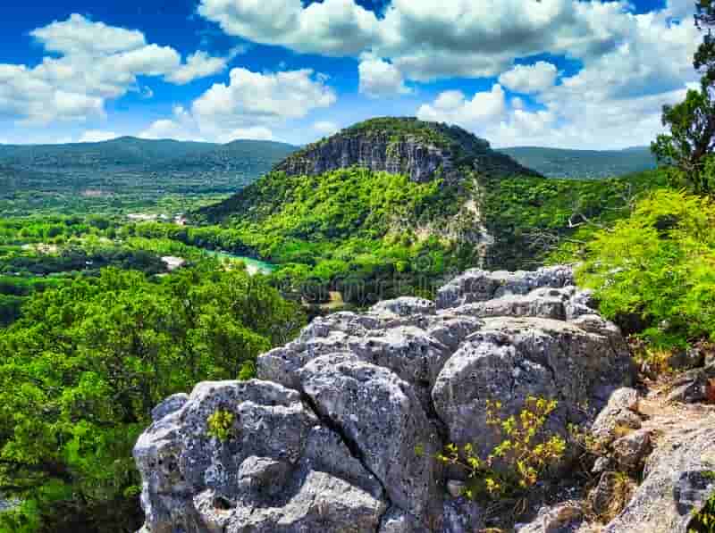 mount old baldy garner state park texas view hilltop frio river can be seen front 197262290
