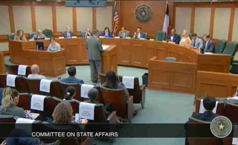 Texas Lawmakers Considering A Bill That Lets Employees Sue Employers Over Covid-19 Vaccine Mandates   