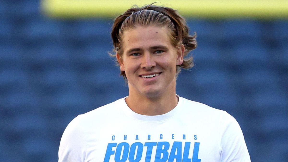 justin herbert net worth age height and more 63367b45be140 1664514885