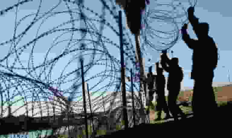 Government-Texas Border-Migrant-Greg Abbott-US News