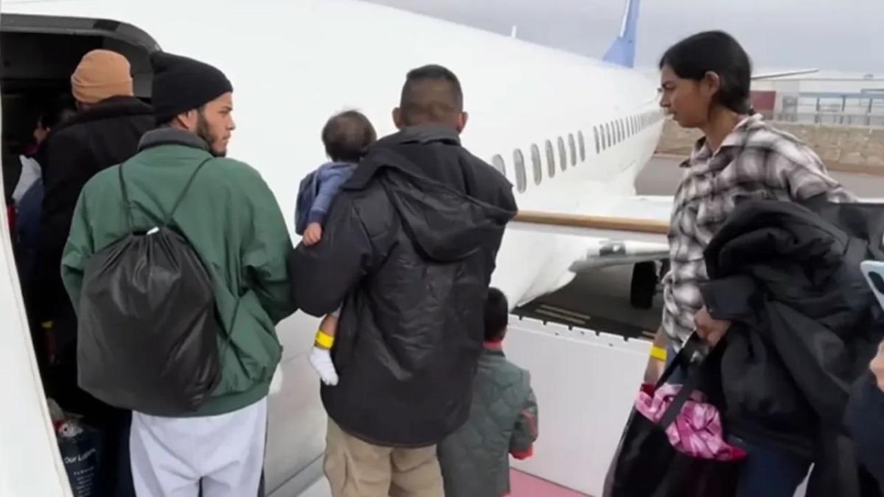 Texas Flies 91 Migrants to Chicago on Private Plane1